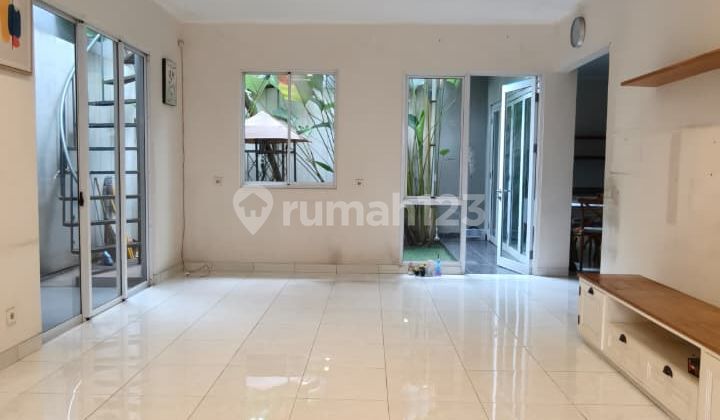 Dijual Rumah Mewah Full Furnished di Foresta Bsd, Hadap Selatan Dijual Rumah Mewah Full Furnished di Foresta Bsd, Hadap Selatan