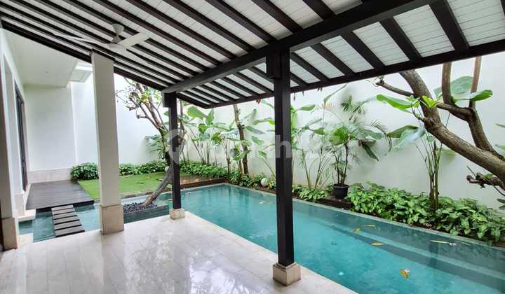 Rumah Compound Luas dan Mewah di Pejaten, Siap Huni