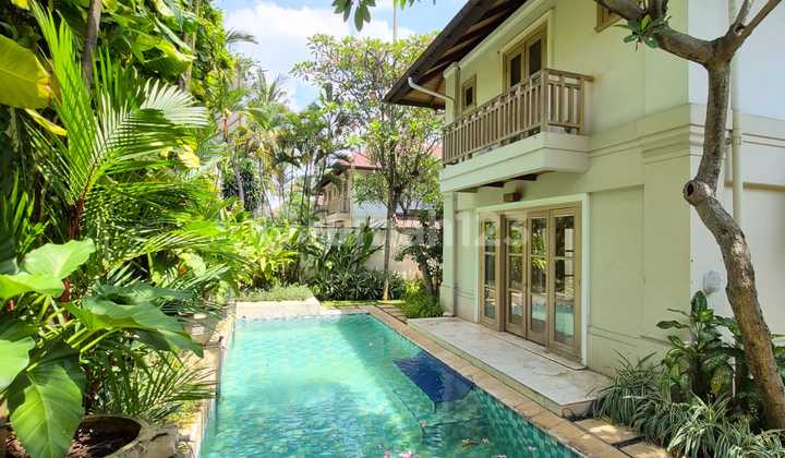 Rumah Compound Mewah di Kemang, Harga Sewa Sudah Termasuk Service Charge