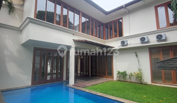 Rumah Townhouse Sangat Bagus di Kemang, Siap Huni