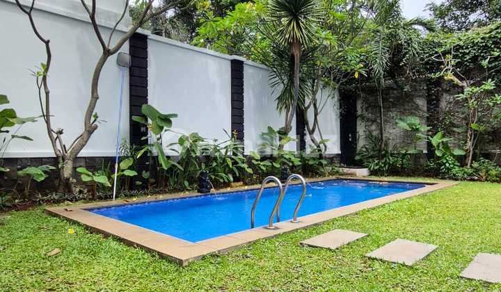 Rumah Compound Bagus di Kemang, Lokasi Stretegis, Harga Nego
