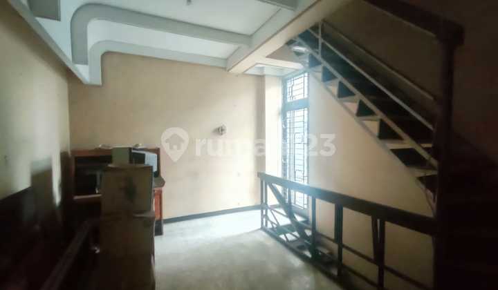 Affordable Nice 4-Story Shophouse in Ciateul, Downtown Bandung 2