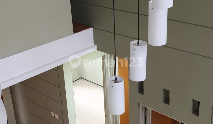 Rumah Modern Nyaman di Taman Kopo Indah Bandung