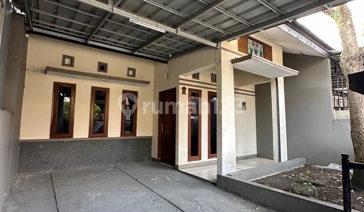 For Sale/For Rent 3-Bedroom House in Bandung, Land Area 140 m², Ready to Occupy - East Facing