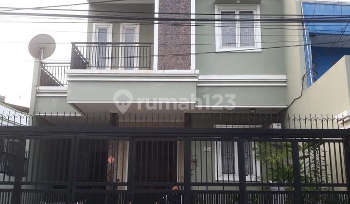 Rumah Hook Minimalis Modern Tomang