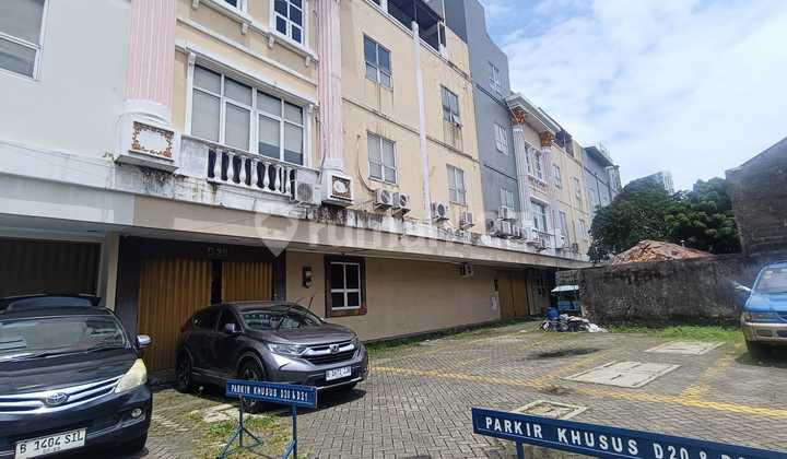 3-Story Commercial Shop House at Crown Palace Shop House, Tebet, South Jakarta, Land Area 81M2, Cash Only 2