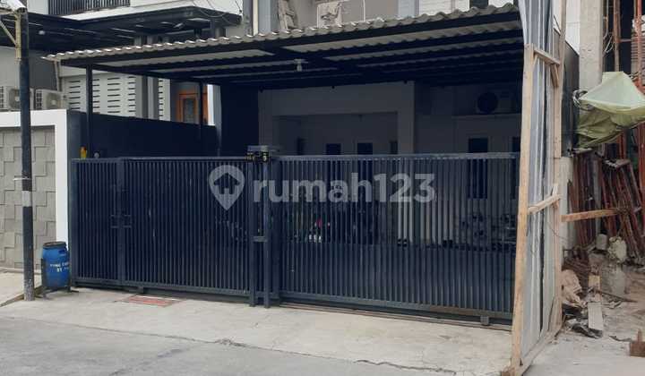 2-Story House on Jl Janur Hijau Kelapa Gading North Jakarta, Land Area 120m², Cash Only