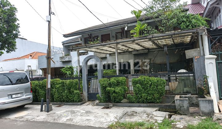 Old 2-Story House on Jl Melawai 11 Kebayoran Baru South Jakarta, Land Area 347m2, Cash Only 2