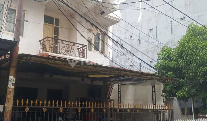 2-Story House on Jl Kelapa Kopyor Barat, Kelapa Gading, North Jakarta, Land Area 102m², Cash Only 2