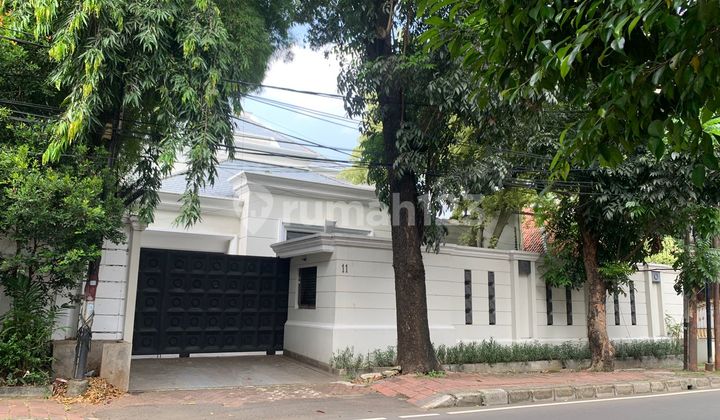 Rumah Mewah di Jl Cimahi Menteng Jakarta Pusat LT 754M2 ..Murah. Cash Only
