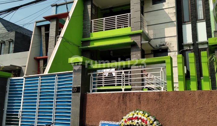Rumah Cantik Cocok Kost di Jl Anggrek Kebon Jeruk Jakarta Barat Lt 250M2 Cash Only 2