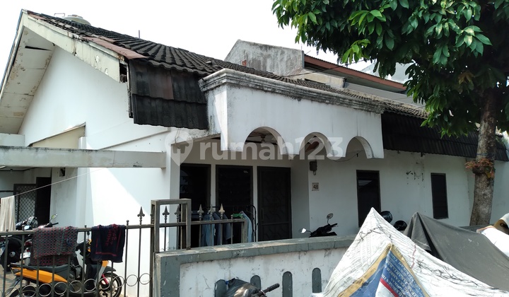 Old 1-Storey House on Jl Mangga 16, Duri Kepa, West Jakarta, Land Area 315M2, Cheap, Cash Only