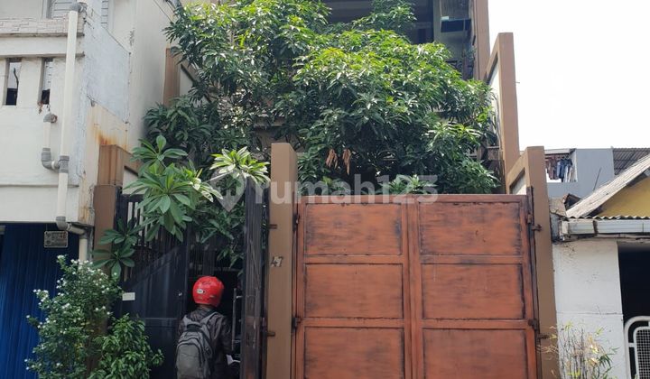 Rumah Minimalis 3 Lantai di Jl F Raya Kemayoran Jakarta Pusat Lt 113M2 Cash Only
