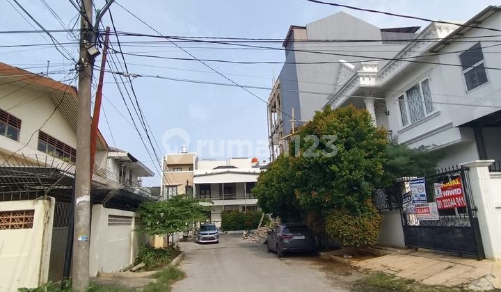 Rumah Hoek di Jl Agung Barat 26 Sunter Jakarta Utara SHM