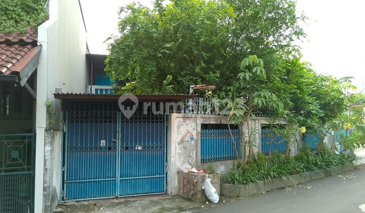 Old House in Labrata Complex, North Meruya, West Jakarta, Land Area 339m2, Cash Only