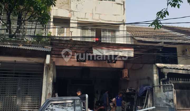 Rumah Komersil 3 Lantai di Jl Raya Kelapa Gading Permai Jakarta Utara LT 104M2 Cash Only Rumah Komersil 3 Lantai di Jl Raya Kelapa Gading Permai Jakarta Utara LT 104M2 Cash Only