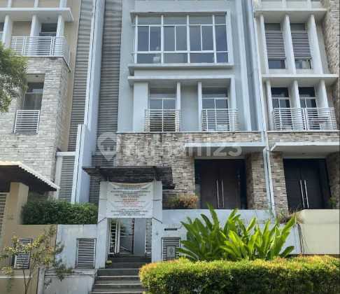 Rumah Minimalis 3 Lantai di Komplek Kew Garden Residence Kelapa Gading Jakarta Utara Lt 120M2 Cash Only