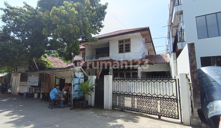 Rumah Lama Asri 2 Lantai di Jl Wijaya I Petogogan Kebayoran Baru Jakarta Selatan LT 458M2 Cash Only