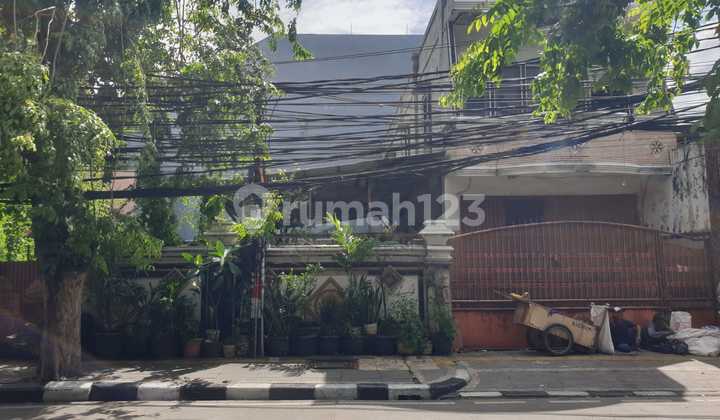 Asri 2-Storey Old House on Howitzer Street, Kemayoran, Central Jakarta, 468m² Land Area, Cash Only Asri 2-Storey Old House on Howitzer Street, Kemayoran, Central Jakarta, 468m² Land Area, Cash Only