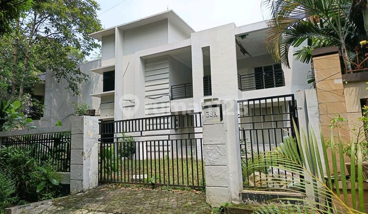 Two-Story Corner House on Jl Panglima Polim 2, Kebayoran Baru, South Jakarta, Land Area 341m2, Cash Only. Two-Story Corner House on Jl Panglima Polim 2, Kebayoran Baru, South Jakarta, Land Area 341m2, Cash Only.