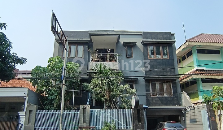 Rumah Mewah Strategis 3 Lantai Di Jl Danau Tondano Bendungan Hilir Jakarta Pusat Lt 269m2 Cash Only 2