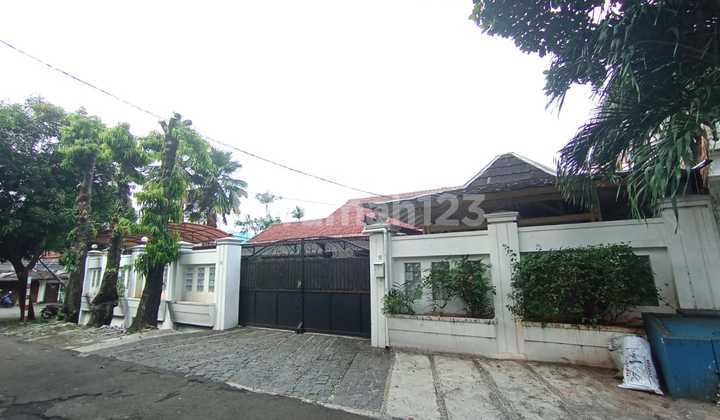 Rumah Asri Hoek Di Area Senopati Jalan Laksana Kebayoran Baru Jakarta Selatan Lt 628m2 Lokasi Area Strategis Cash Only Murah