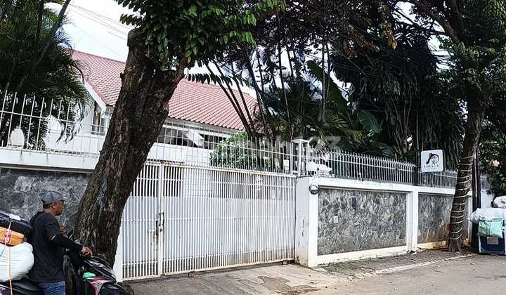 Old Commercial House on South Kemang Street, Bangka, South Jakarta, Land Area 945m2, Cash Only