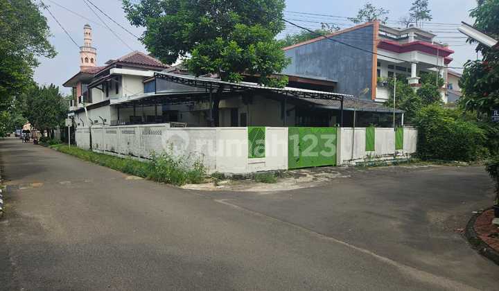 Rumah Lama Hoek di Bintaro Sektor 5 Perumahan Pondok Jaya Tangerang Selatan Lt 317M2 Cash Only
