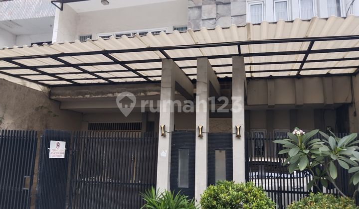2-Story House on Jl Petojo Sabangan I, Gambir, Central Jakarta, Land Area 112m2, Cash Only