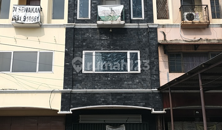 3-Storey Commercial Ruko on Jl Rc Veteran Raya Bintaro, South Jakarta, Land Area 168m2, Cash Only 1