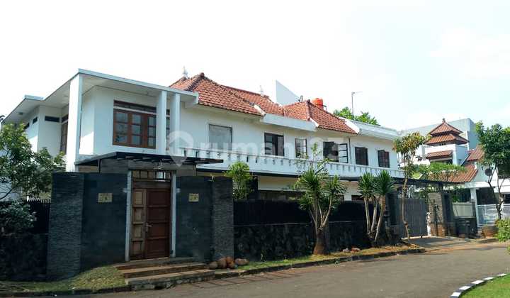 Two-Story Corner House in Anggrek Loka Housing, Serpong, South Tangerang City, Land Area 437m2, Cash Only