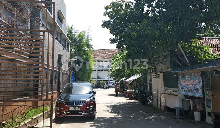 Rumah Lama Asri 2 Lantai di Jl Wijaya I Petogogan Kebayoran Baru Jakarta Selatan LT 458M2 Cash Only