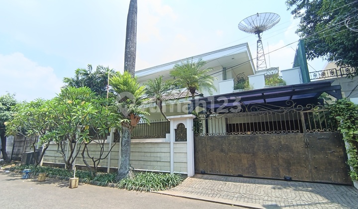 Rumah 2 Lantai di Jl Zamrud Permata Hijau Kebayoran Lama Jakarta Selatan LT 778M2 Cash Only