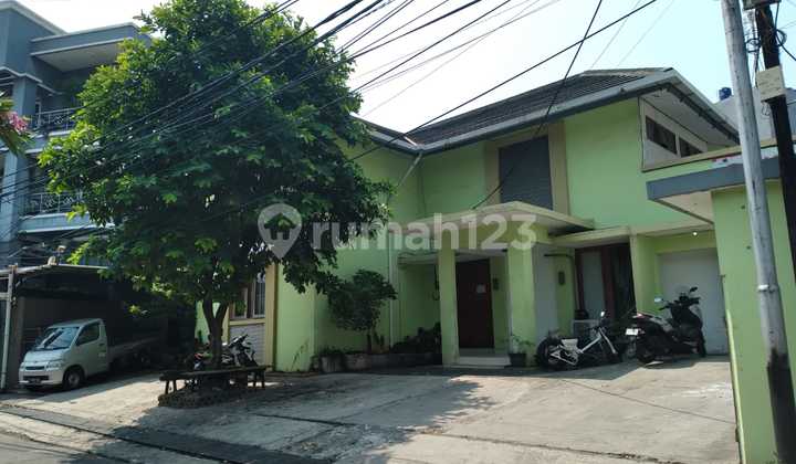 Rumah Lama Kebayoran.baru di Jl Wijaya Timur Kebayoran Baru Jakarta Selatan LT 700M2.murah. Cash Only