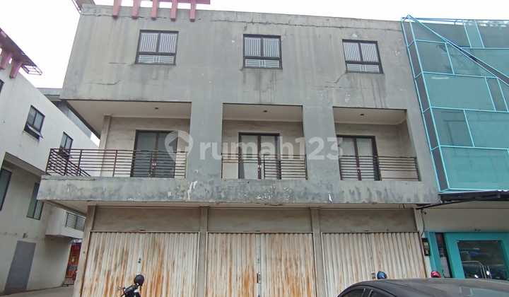 Commercial 3-Storey Shop House in Ruko Bintaro Baru 9 Jombang South Tangerang, Land Area 198M2, Cash Only 2