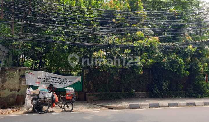 Cozy Old House on Jl Kusuma Atmaha, Menteng, Central Jakarta, Land Area 749m², Cash Only 2