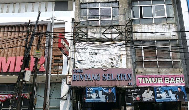 3-Story Commercial Shophouse on Jl Panglima Polim Raya, Kebayoran Baru, South Jakarta, 62m² Land Area, Cash Only 3-Story Commercial Shophouse on Jl Panglima Polim Raya, Kebayoran Baru, South Jakarta, 62m² Land Area, Cash Only