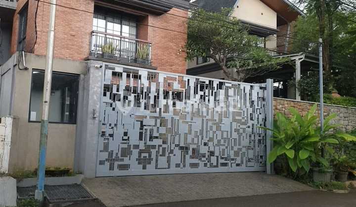 Rumah Cantik Hoek 3 Lantai di Perumahan Tni Au Waringin Permai Cipinang Melayu Jakarta Timur Lt 509M2 Cash Only