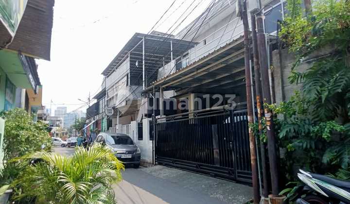 2-Story House Suitable for Boarding at Jl Menteng Wadas Selatan, Pasar Manggis, Setiabudi, Land Area 337m2, Cash Only 2