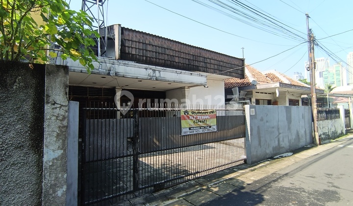 Old 1-Story House on Jl Kencana, Pasar Manggis, Setiabudi, South Jakarta, Land Size 255m², Cash Only