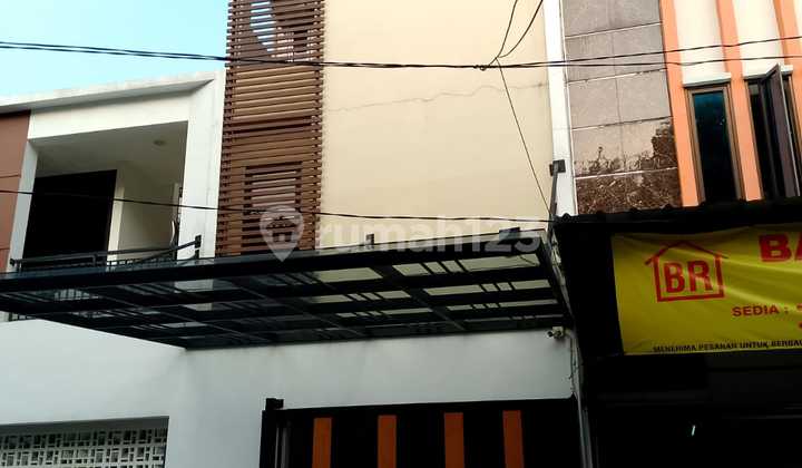 3-Story Commercial Ruko on Jl Kedoya Pesing Kebon Jeruk, West Jakarta, Land Area 142m2, Cash Only 2