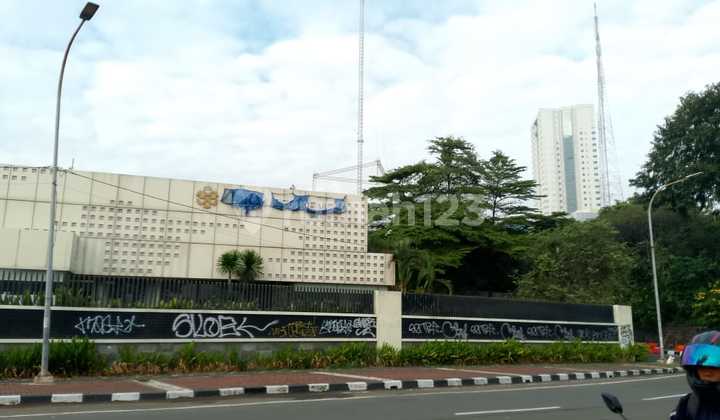 Bangunan Kantor Dan Tanah Kosong Hoek Komersil Di Jl Arjuna Selatan Kebon Jeruk Jakarta Barat Lt 10.684m2 Cash Only