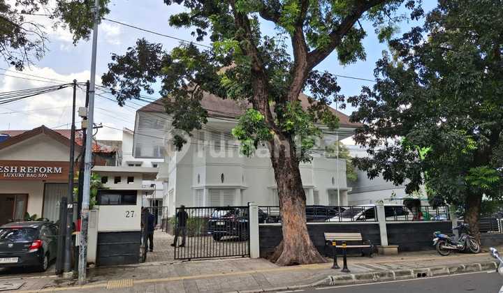 2-Story House in Prime Area on Jl Teuku Cik Ditiro, Menteng, Central Jakarta, Land Area 816m2, Cash Only