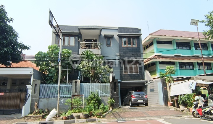 Rumah Mewah Strategis 3 Lantai Di Jl Danau Tondano Bendungan Hilir Jakarta Pusat Lt 269m2 Cash Only 1