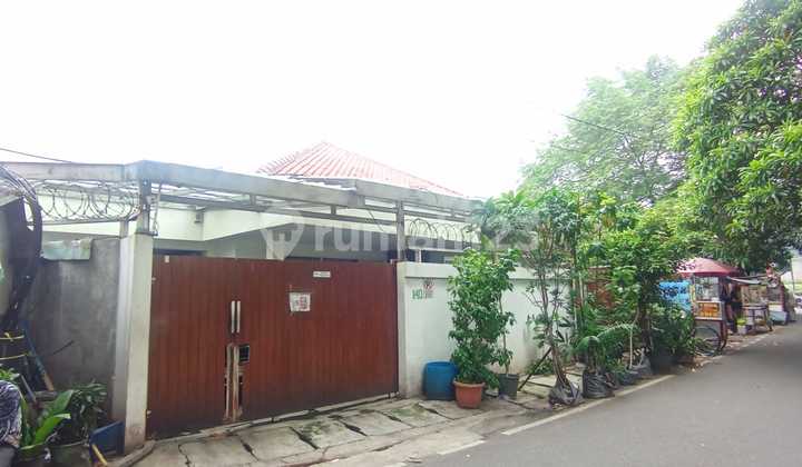 Rumah Lama Komersil ******** Kost 2 Lantai Di Jl Pejompongan V Bendungan Hilir Jakarta Pusat Lt 297m2 ******** Only
