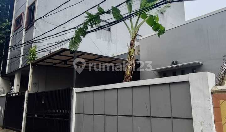 One-story House on Jl Karbela Karet Setiabudi South Jakarta, Land Area 117M2, Cash Only 2