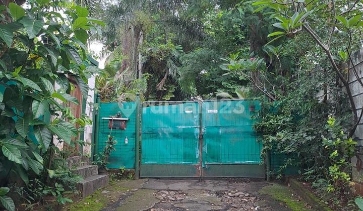 Rumah Lama Asri 2 Lantai di Komplek Deplu Larangan Kota Tangerang LT 1.094M2 Cash Only