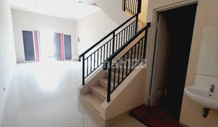 Ruko 3 Lantai Aman dan Nyaman untuk Usaha Lokasi Strategis