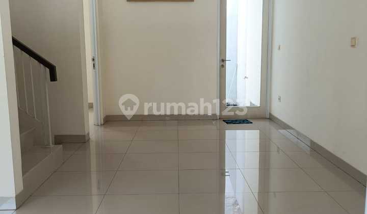 Rumah Cantik 2 Lantai Dekat dengan Fasilitas Umum Aman dan Nyaman Rumah Cantik 2 Lantai Dekat dengan Fasilitas Umum Aman dan Nyaman