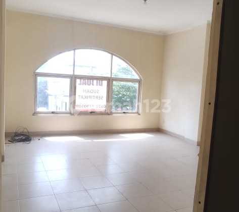 Ruko 3 Setengah Lantai Cocok untuk Usaha di Grand Galaxy